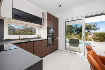 Kuća 109 m², Malinska - bazen i dvije terase - 5