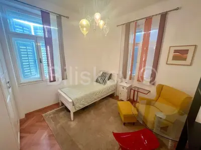 Split, Grad trosoban 117 m², 3 terase, vrt, garaža, pomoćna kuća - 12