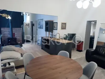 Split, Grad trosoban 117 m², 3 terase, vrt, garaža, pomoćna kuća - 2