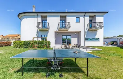 Vila 300 m², Banjole, bazen i blizina mora