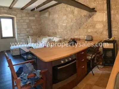 Kamena kuća 95 m², Vis - 2,5 km od mora - 2