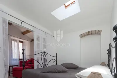 Rovinj, stan sa pogledom na more na traženoj lokaciji - 8