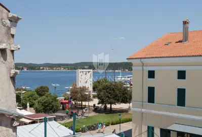 Rovinj, stan sa pogledom na more na traženoj lokaciji - 11