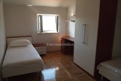 Haus zum Kauf in Betina, 754 m² - 17