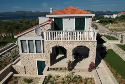 Haus zum Kauf in Betina, 754 m² - 2