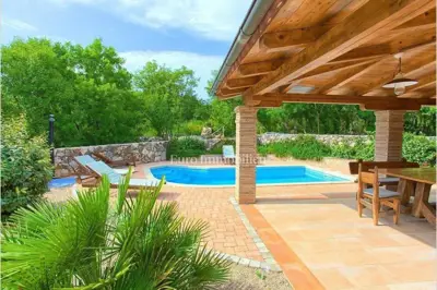 Stone villa 160 m², Dobrinj - pool and garden area - 9
