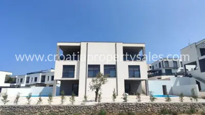 Dvojna kuća, Šibenik - panoramski pogled na more i bazen - 2