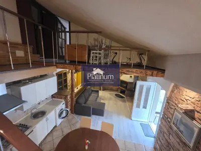 Dvojna kuća 130 m², Pazin - dva stana i dvorište - 17
