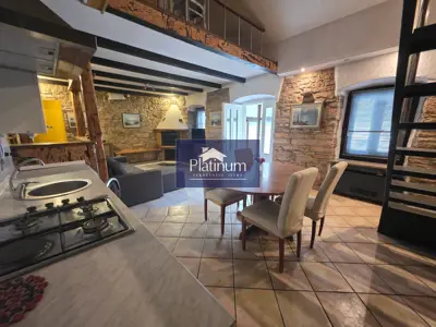 Dvojna kuća 130 m², Pazin - dva stana i dvorište - 15