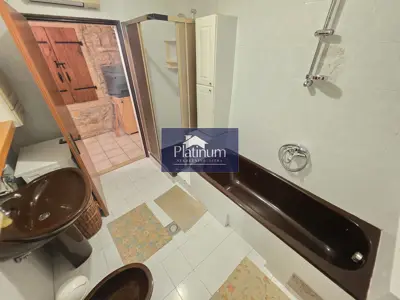 Dvojna kuća 130 m², Pazin - dva stana i dvorište - 9