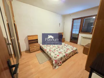 Dvojna kuća 130 m², Pazin - dva stana i dvorište - 11