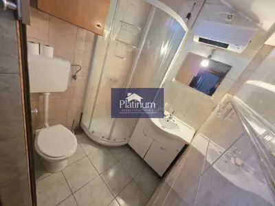 Dvojna kuća 130 m², Pazin - dva stana i dvorište - 22