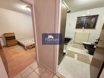 Dvojna kuća 130 m², Pazin - dva stana i dvorište - 8