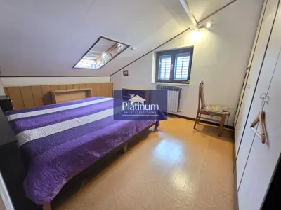 Dvojna kuća 130 m², Pazin - dva stana i dvorište - 21