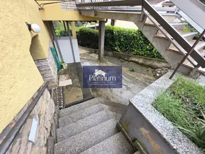 Dvojna kuća 130 m², Pazin - dva stana i dvorište - 3