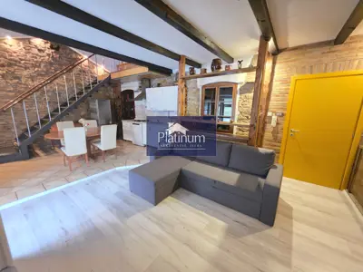Dvojna kuća 130 m², Pazin - dva stana i dvorište - 13