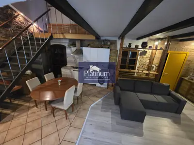 Dvojna kuća 130 m², Pazin - dva stana i dvorište - 5