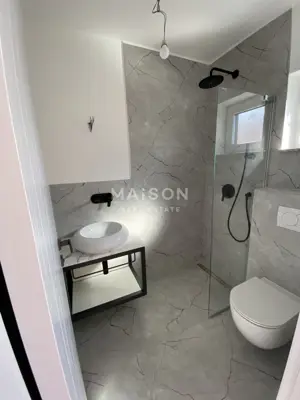 House 188 m², Neviđane - first row to the sea - 9