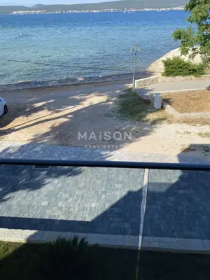 House 188 m², Neviđane - first row to the sea - 5