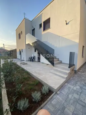 House 188 m², Neviđane - first row to the sea - 16