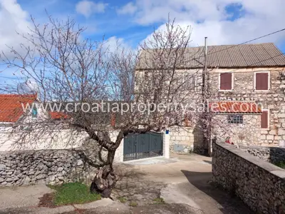 Kuća, Brač, 107 m², 160 000 € - 3