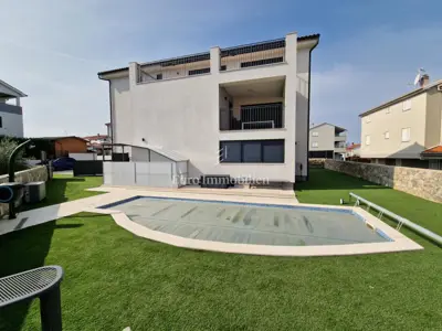 Wohnung zum Kauf in Malinska, 202,8 m² - 2