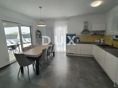 Haus 172 m², Pula, Centar - Pool, Terrasse und Parkplatz - 9