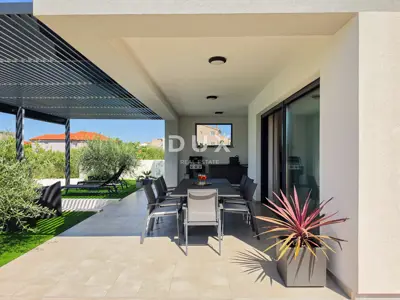 Rab, Banjol, kuća, 270 m², bazen, garaža - 11