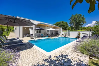 Kuća 140 m², Rovinj okolica - bazen i mirno selo - 2
