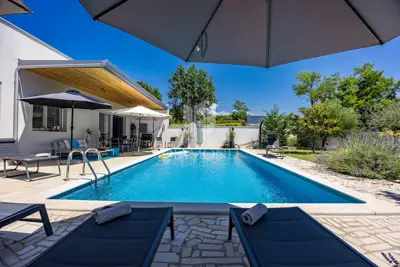 Kuća 140 m², Rovinj okolica - bazen i mirno selo - 5