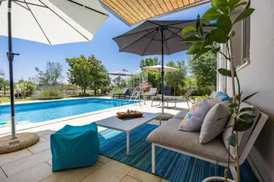 Kuća 140 m², Rovinj okolica - bazen i mirno selo - 7