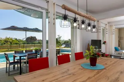 Kuća 140 m², Rovinj okolica - bazen i mirno selo - 15
