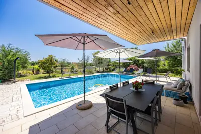 Kuća 140 m², Rovinj okolica - bazen i mirno selo - 4