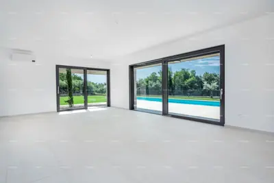 Kuća 351 m², Labinci kod Poreča, bazen i velika okućnica - 9