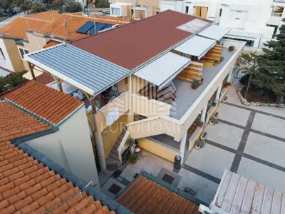 Kuća s 8 apartmana, Gajac, blizu plaže Zrće