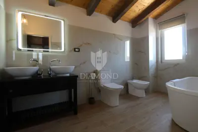 House 140 m², Cerovlje - pool and large yard - 19