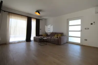 House 140 m², Cerovlje - pool and large yard - 8