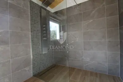 House 140 m², Cerovlje - pool and large yard - 14