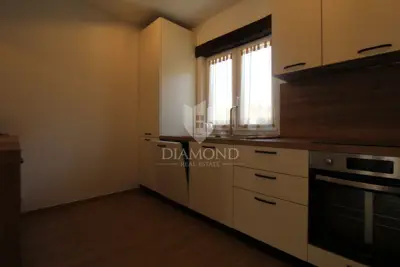 House 140 m², Cerovlje - pool and large yard - 7