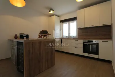 House 140 m², Cerovlje - pool and large yard - 5