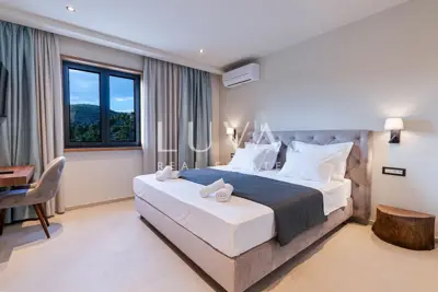 Villa 800 m², Milna auf Brač - erste Reihe zum Meer - 14