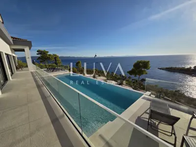 Villa 800 m², Milna auf Brač - erste Reihe zum Meer