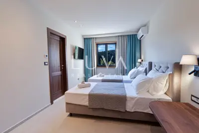 Villa 800 m², Milna auf Brač - erste Reihe zum Meer - 20