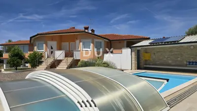House for sale in Umag, 355 m² - 2