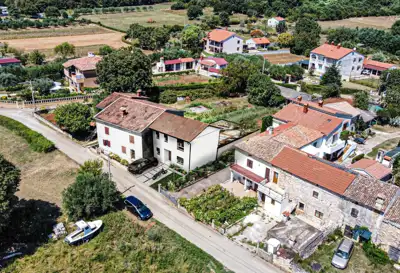 Building plot 202 m², Muntić - permit for a P+1 house - 3