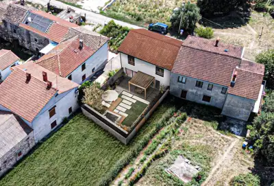 Građevinsko zemljište 202 m², Muntić - dozvola za kuću P+1