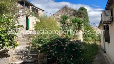 Kuća 39 m², Otok Brač - dozvola za nadogradnju