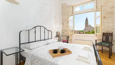 Apartment 88 m², Svetvinčenat - view of the square and castle - 15