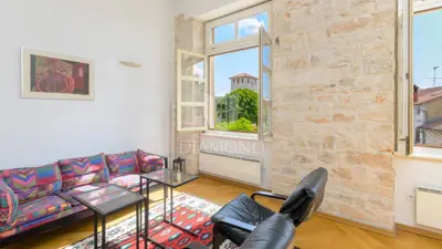 Apartment 88 m², Svetvinčenat - view of the square and castle - 9