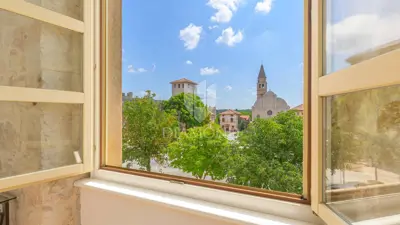 Apartment 88 m², Svetvinčenat - view of the square and castle - 13